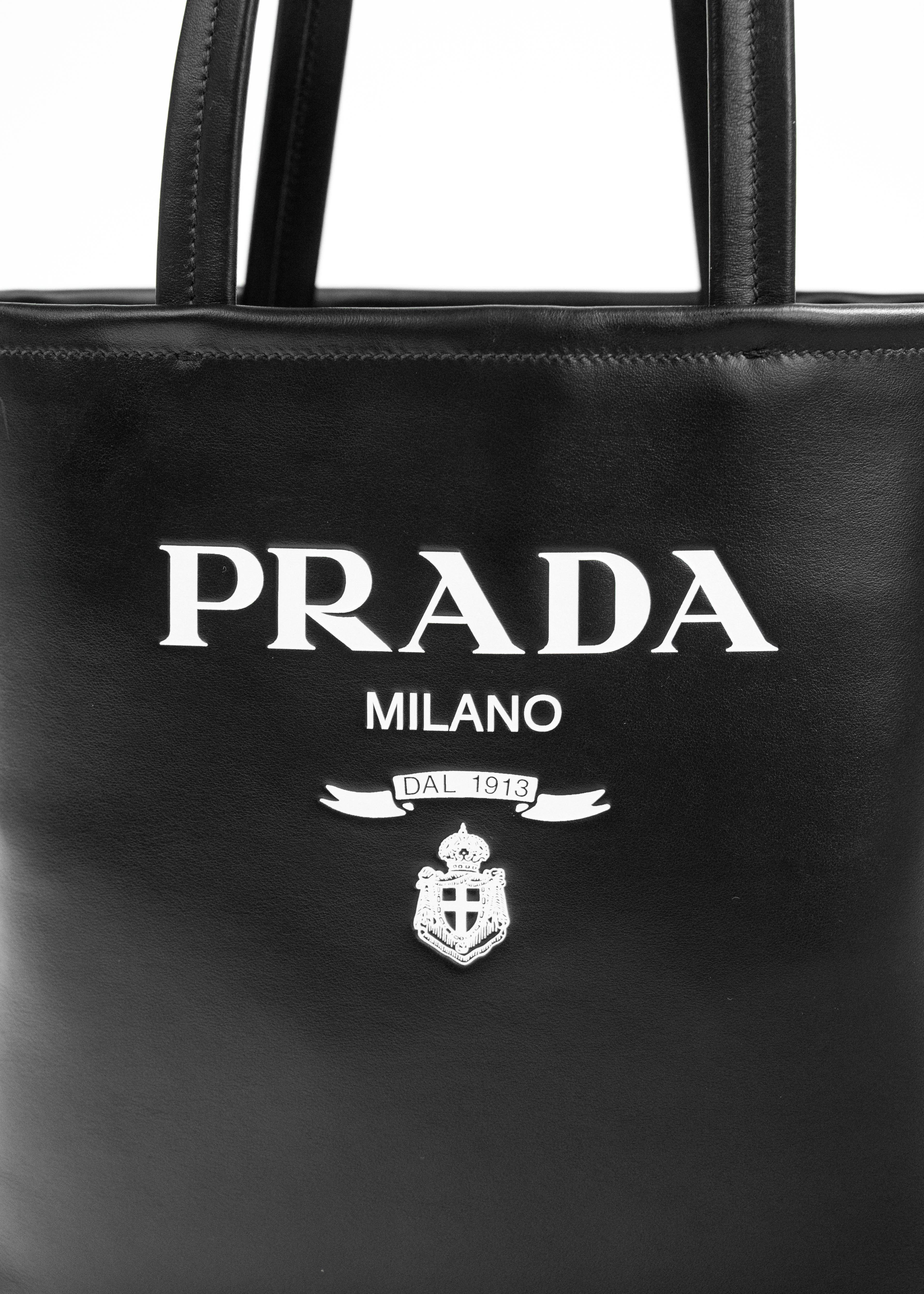 Borsa Prada Saffiano Tote - Nera con Logo Bianco