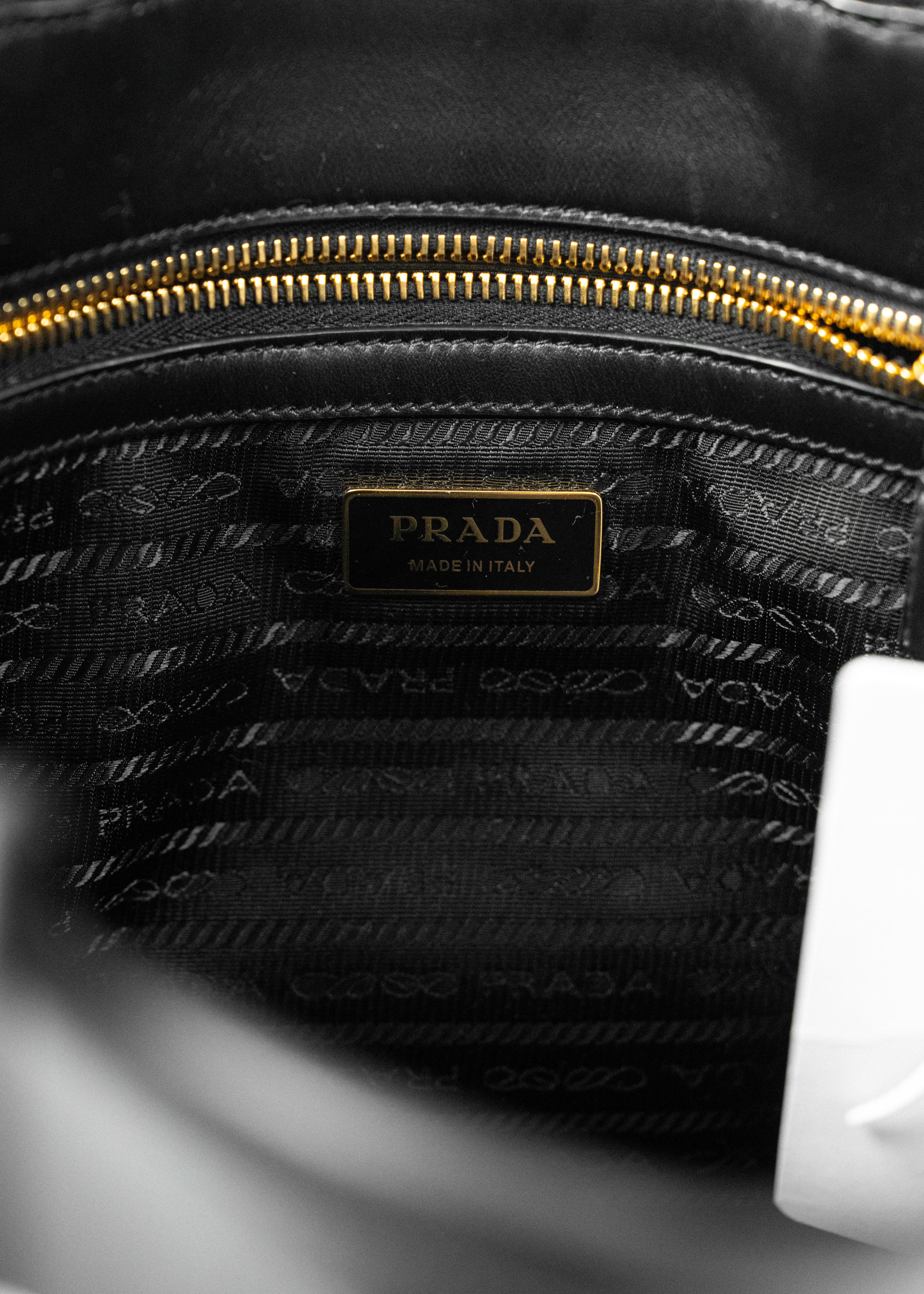 Borsa Prada Saffiano Tote - Nera con Logo Bianco
