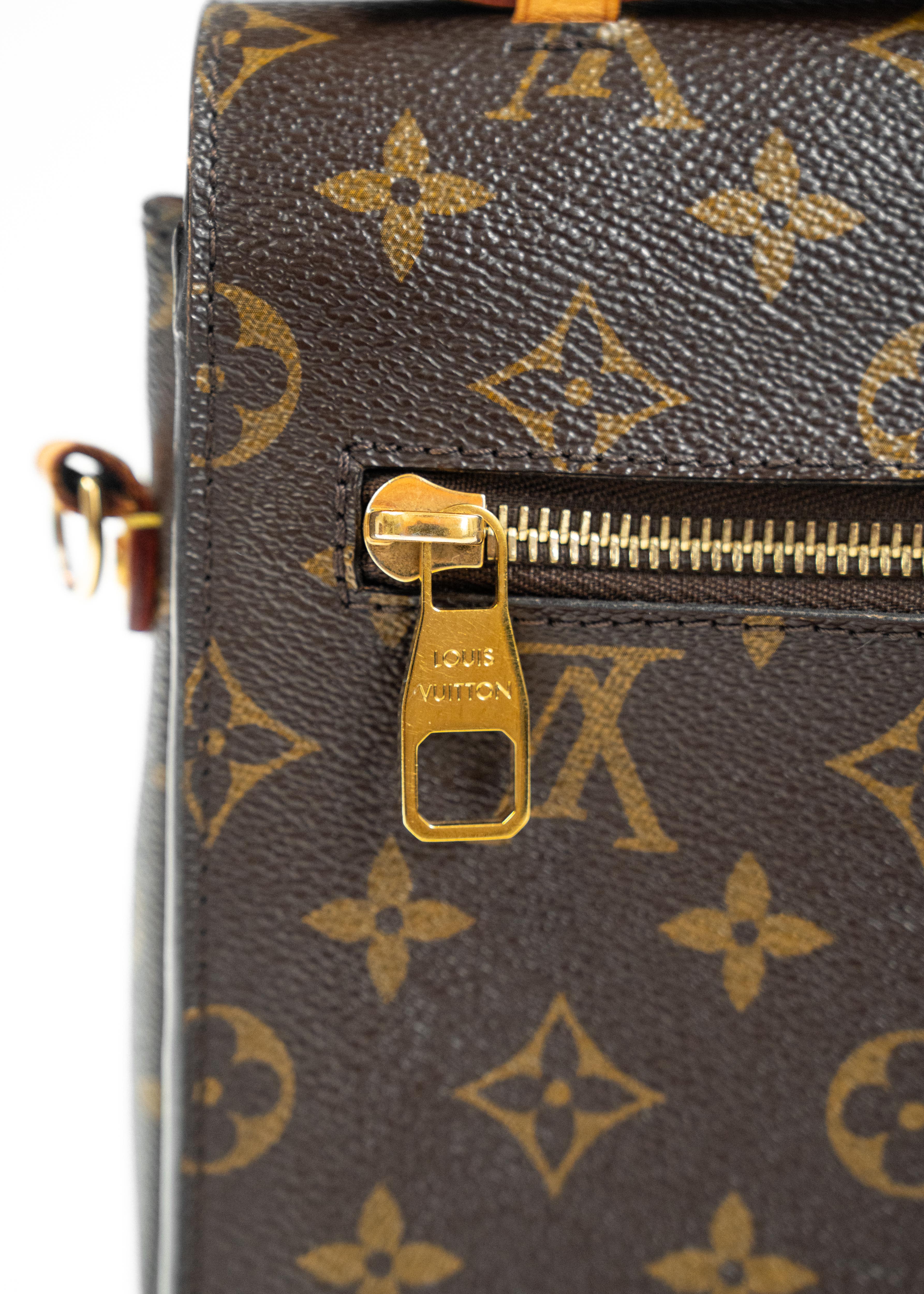 Borsa Louis Vuitton Favorite MM - Monogram Canvas con Fibbia Dorata
