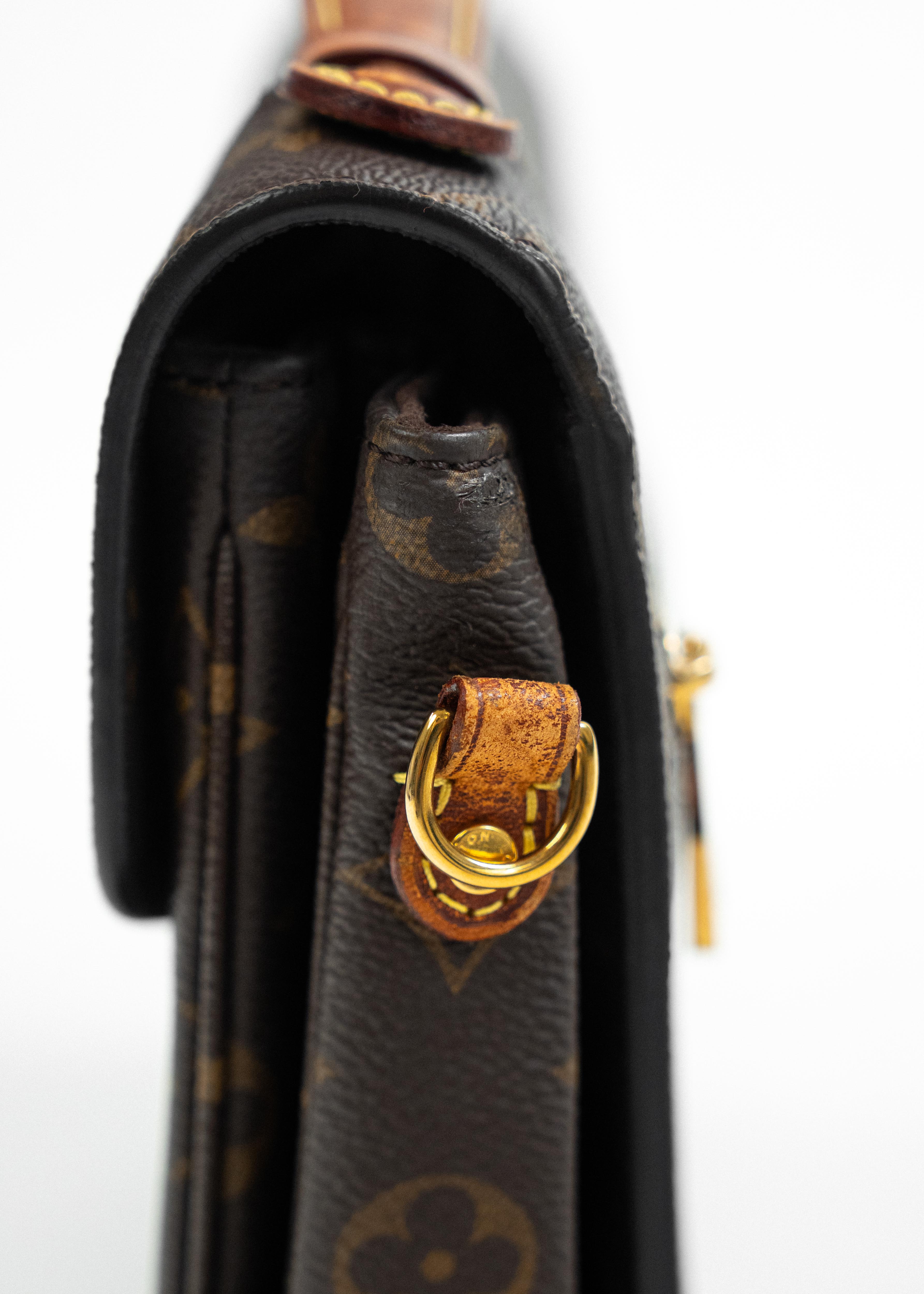 Borsa Louis Vuitton Pochette Métis - Monogram Canvas con Fibbia Dorata