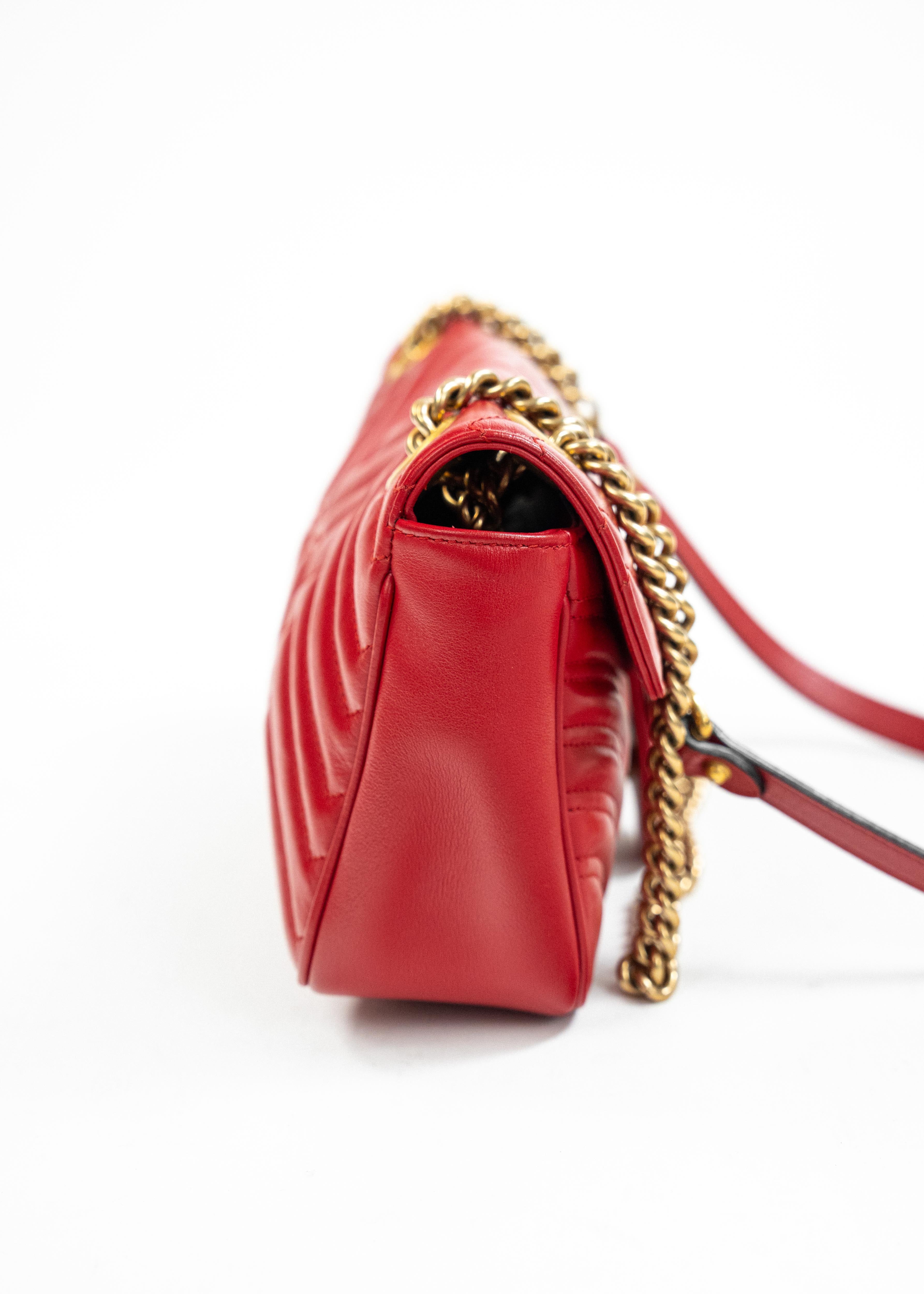 Borsa Gucci GG Marmont Mini - Pelle Matelassé Rossa con Dettagli in Oro