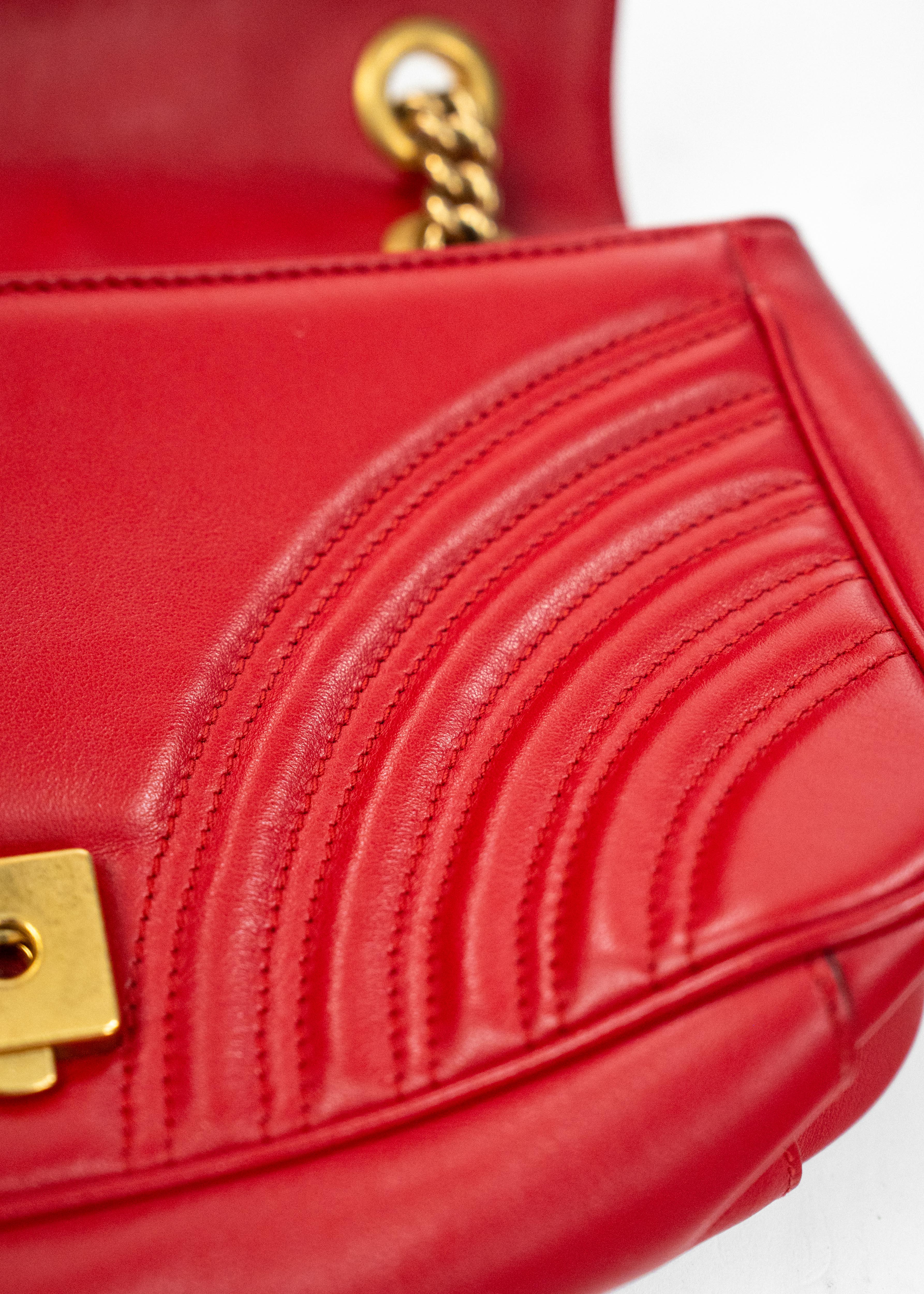 Borsa Gucci GG Marmont Mini - Pelle Matelassé Rossa con Dettagli in Oro
