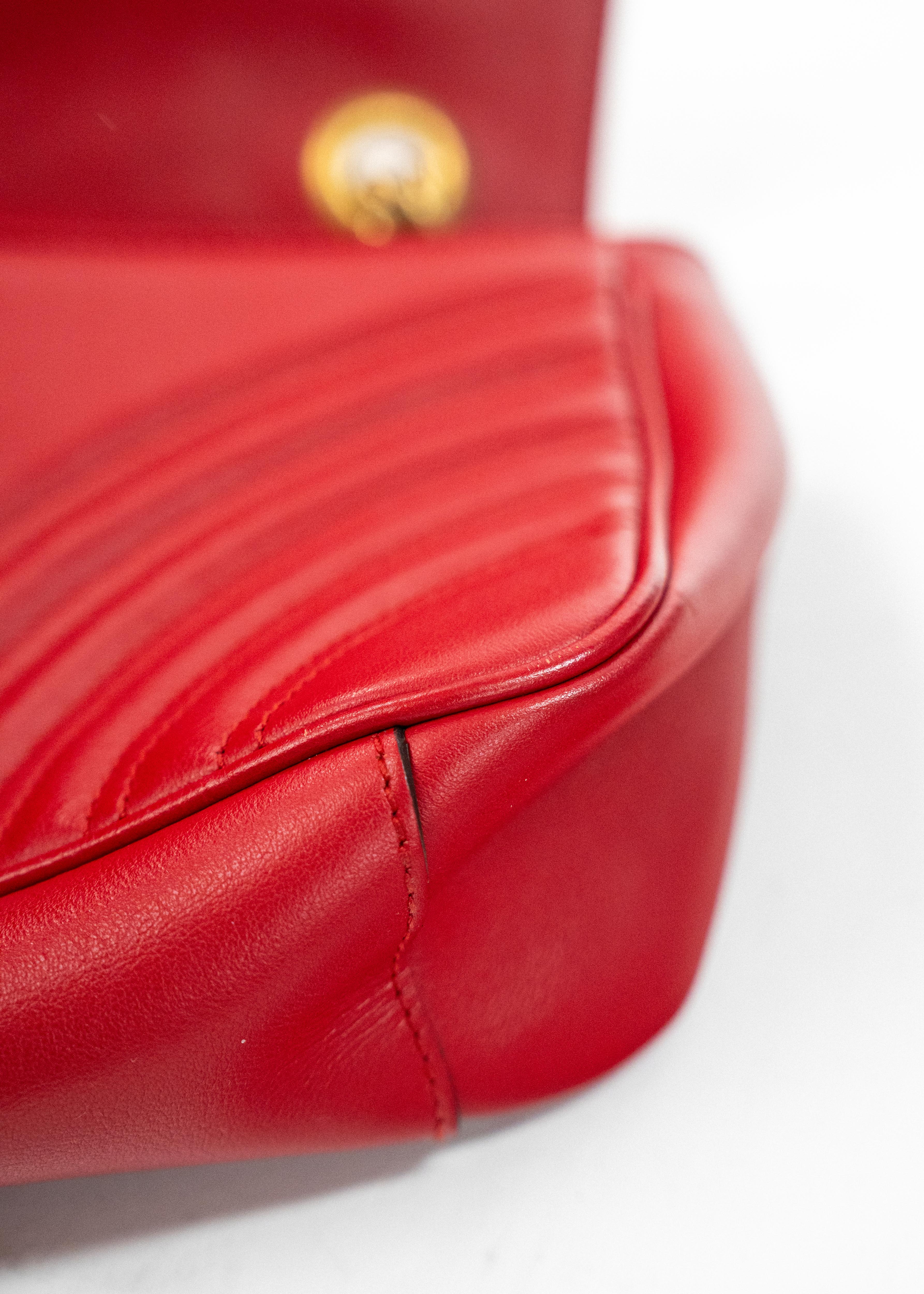 Borsa Gucci GG Marmont Mini - Pelle Matelassé Rossa con Dettagli in Oro