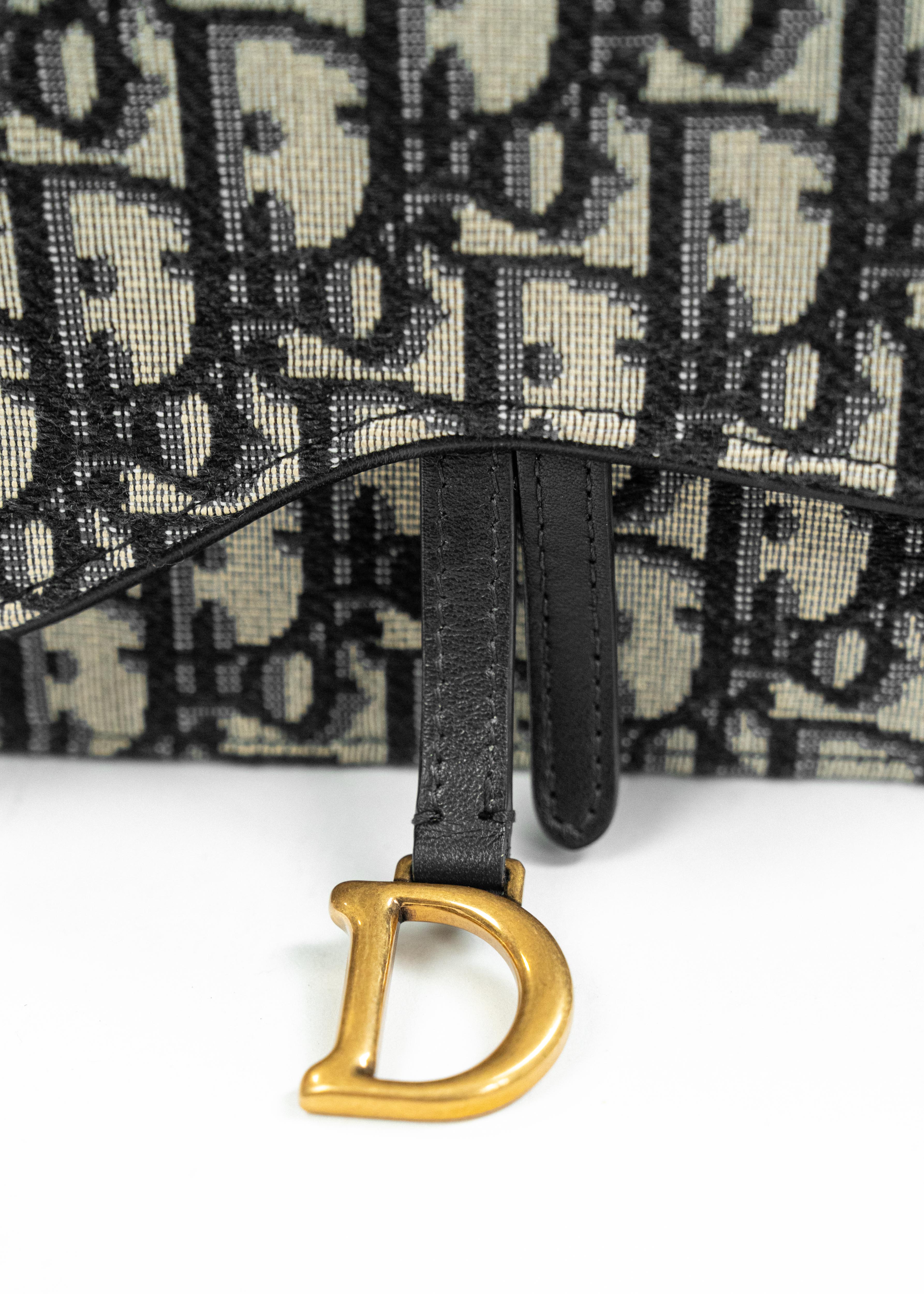 Borsa Dior Saddle Mini - Cannage Canvas con Dettagli in Pelle e Logo "D"