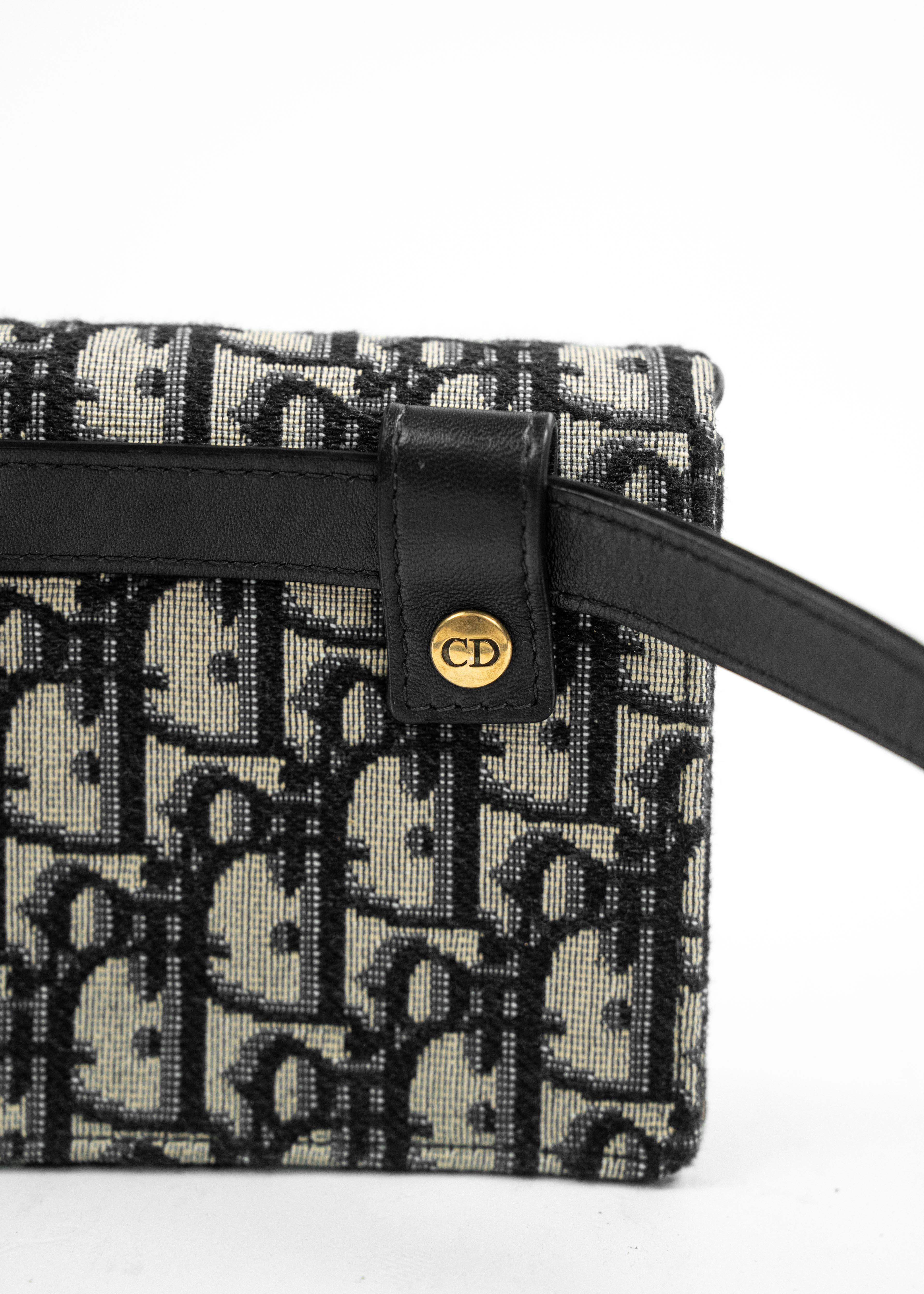 Borsa Dior Saddle Mini - Cannage Canvas con Dettagli in Pelle e Logo "D"