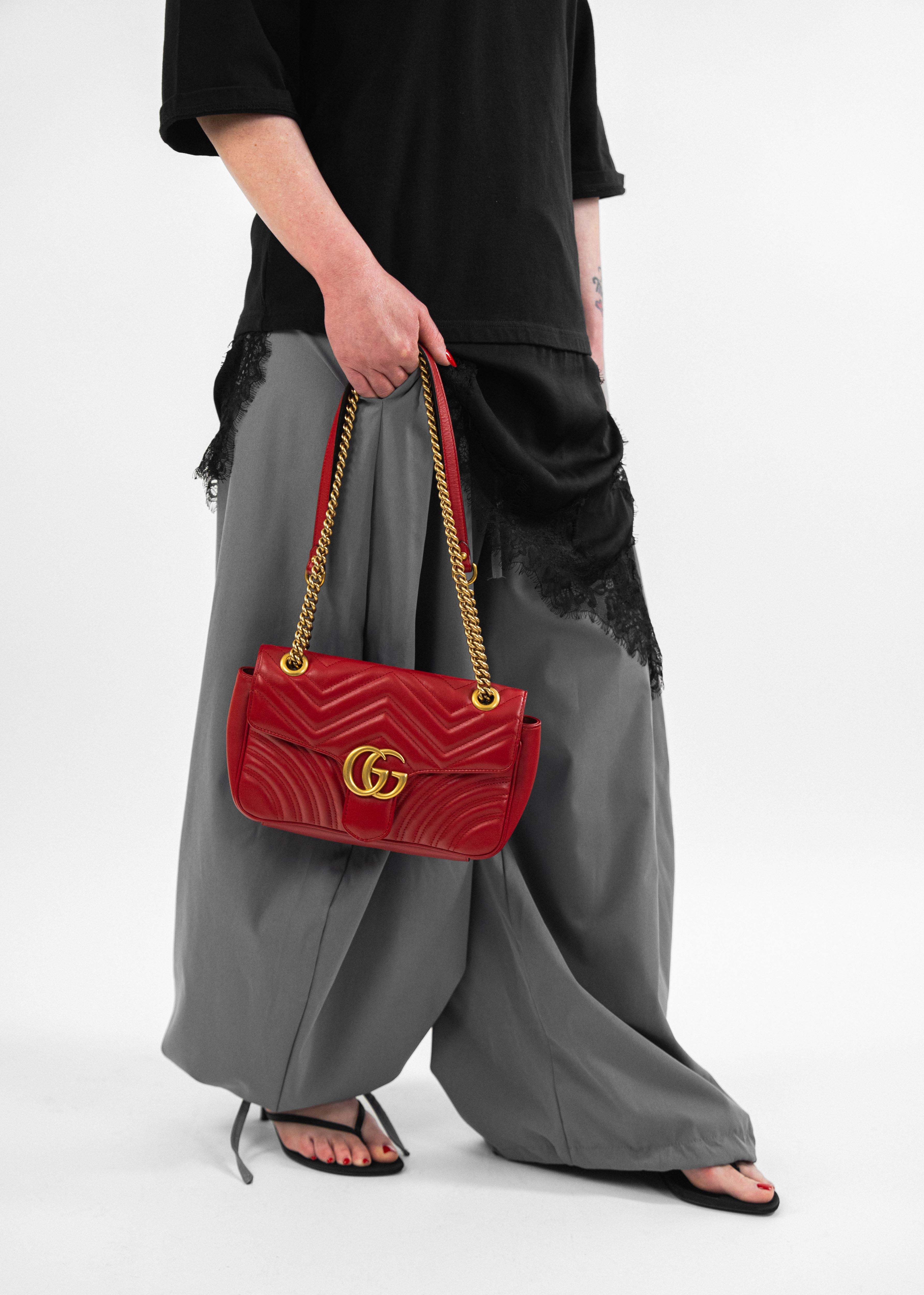 Borsa Gucci GG Marmont Mini - Pelle Matelassé Rossa con Dettagli in Oro