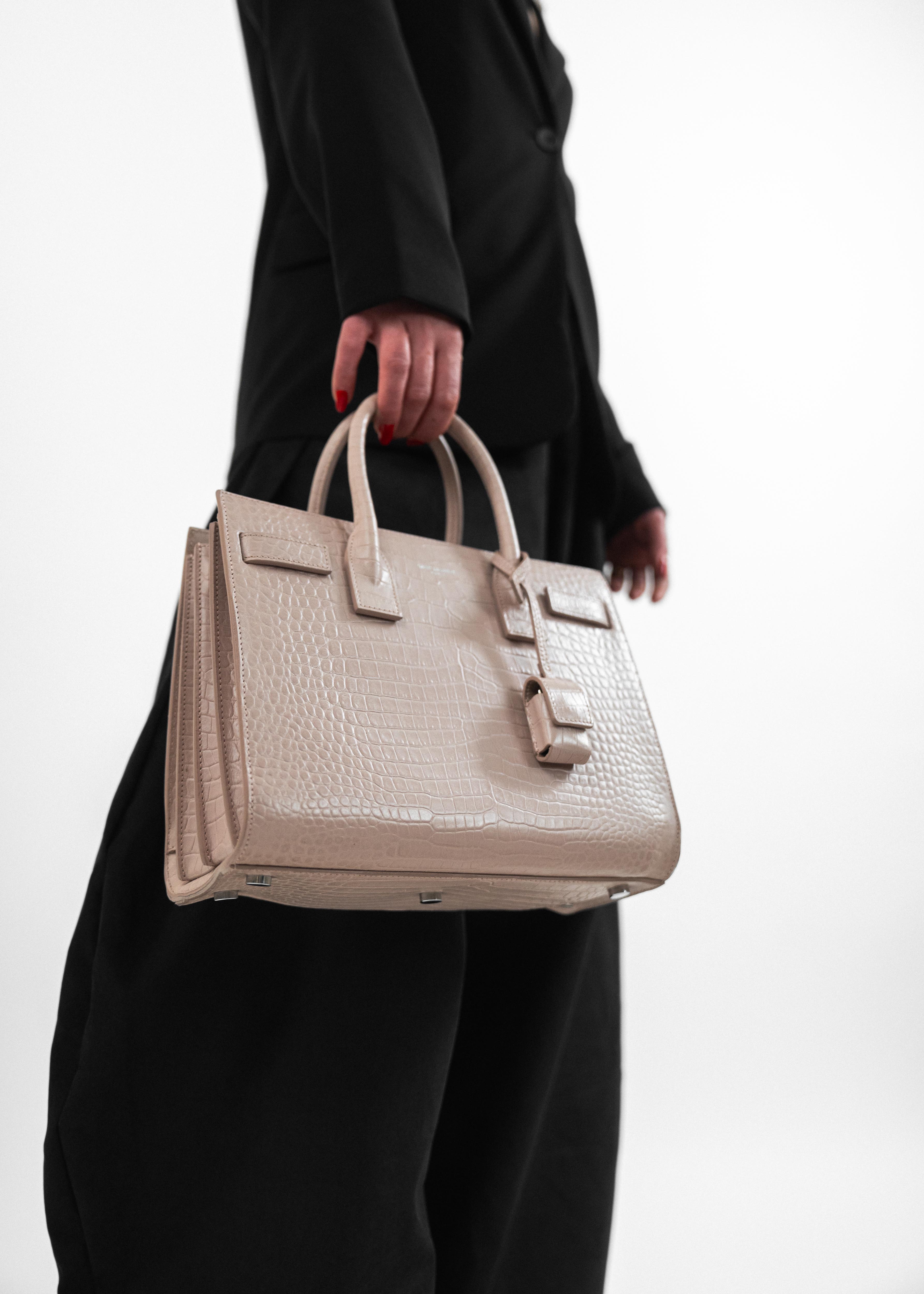 Borsa Saint Laurent Croc Effect - Rosa Polvere con Dettagli in Pelle